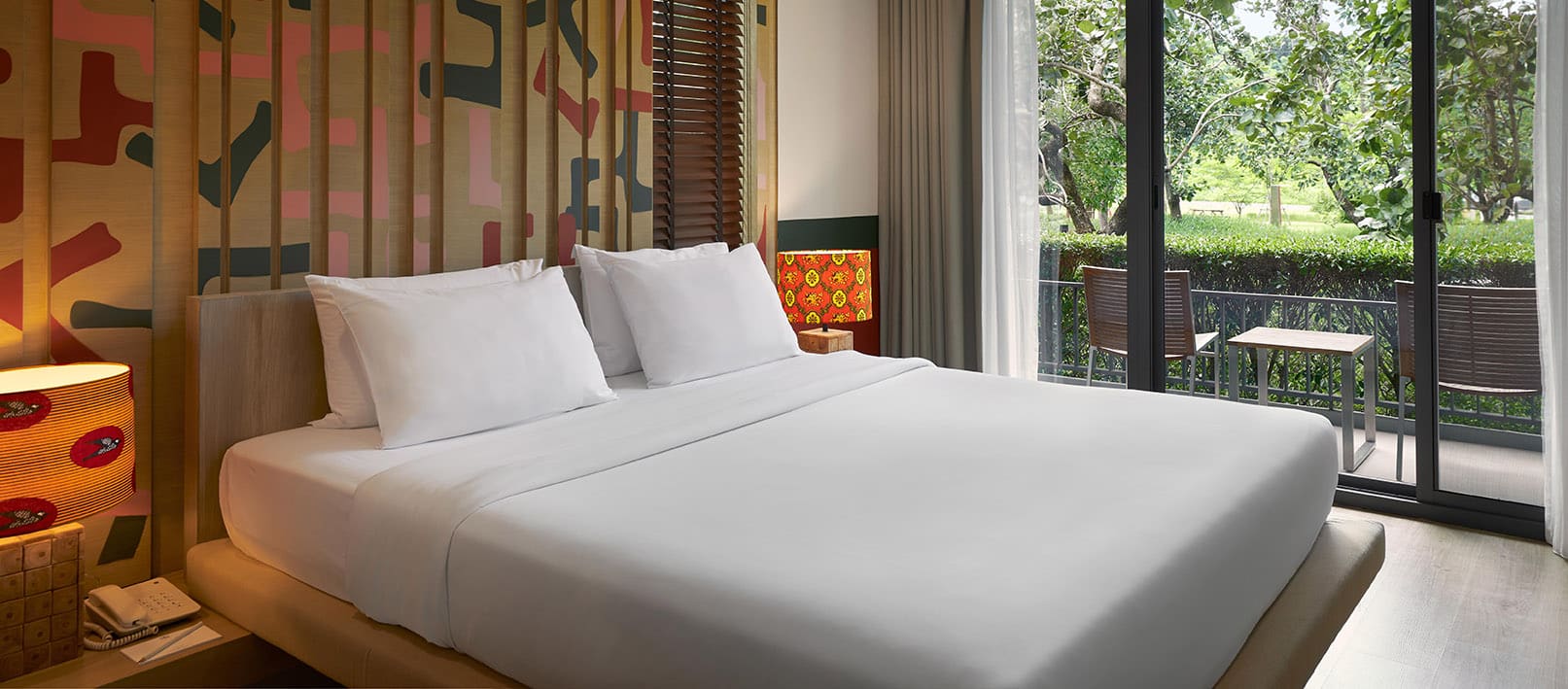 Corner king garden view