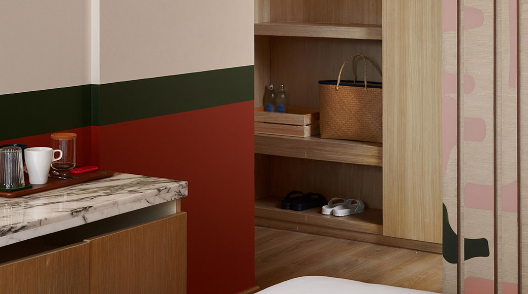 Corner king garden view